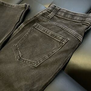 Woman’s Willow Wranglers